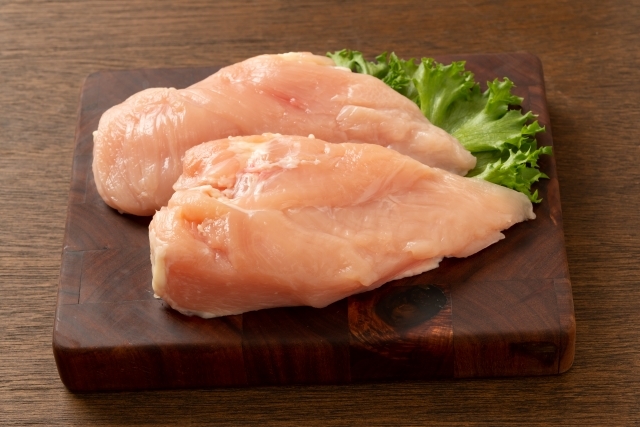 高たんぱくで低脂質！鶏むね肉の栄養や保存方法について解説